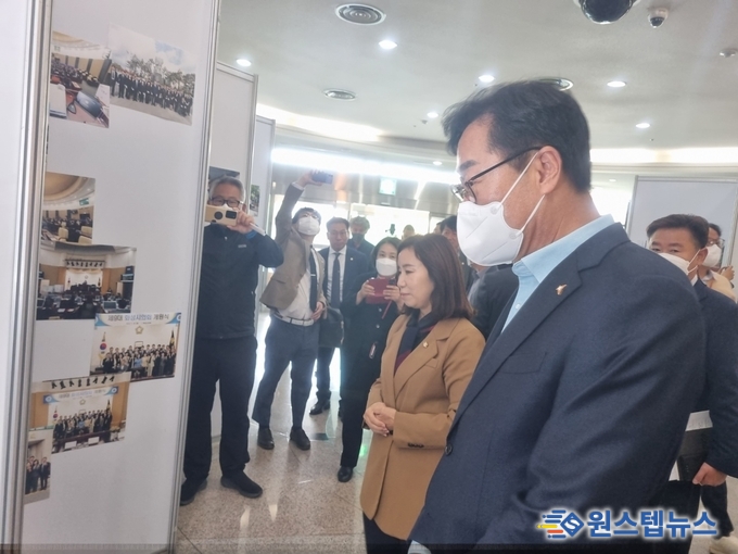 제9대 화성시의회 출범 100일을 맞아 사진전 개최하다