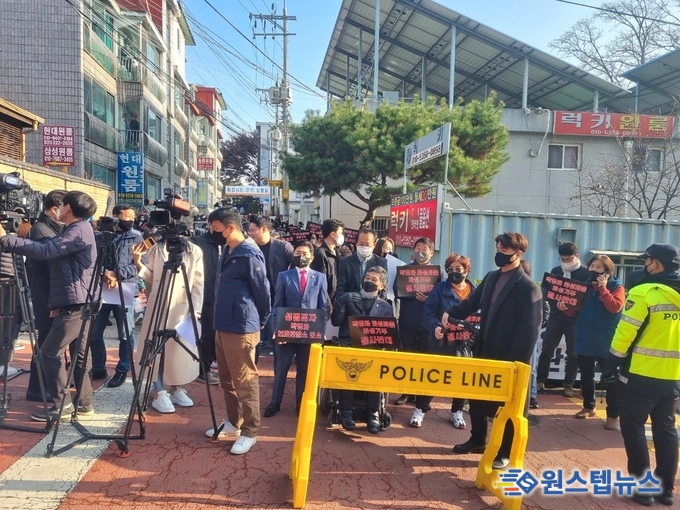 박병화 퇴출을 위해서 의원들이 모였다 