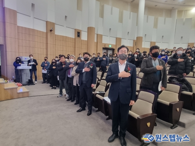 더 아름다운 세상 창립2주년 가념식 & 모델 아카데미 발표회 를 화성시를 사랑하는 언론엽합회 주관으로 열리다.