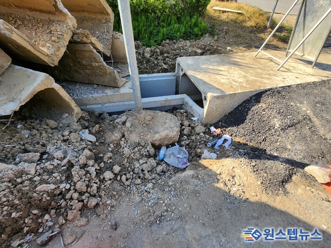 향남읍 상신지하차도 인근, 배수로 공사 후 건설폐기물 방치