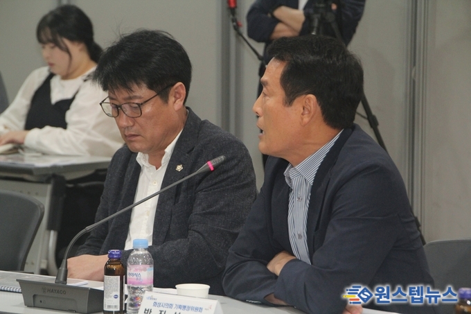 화성시는 '만년제 담수면 정비 타당성 및 주변 활용계획 수립' 용역 최종보고회를 개최했다.