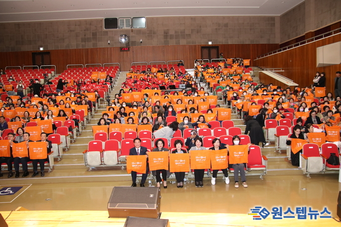 최병일 안양시의회 의장은 14일 시청 대강당에서 열린 '2023년 안양시 여성단체 화합 한마당'에 참석해 여성단체의 노고의 감사를 표했다.
