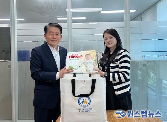 ○ 경상원, 육아 친화적 조직 문화 조성을 위해 25년 출산 예정인 직원 찾아 출산 선물 증정<br>
○ 24년부터 다양한 육아 복지제도 시행에 따른 ‘경기가족친화 일하기 좋은 기업’ 인증 획득