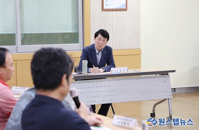 김민철 원장 정담회 청취 모습