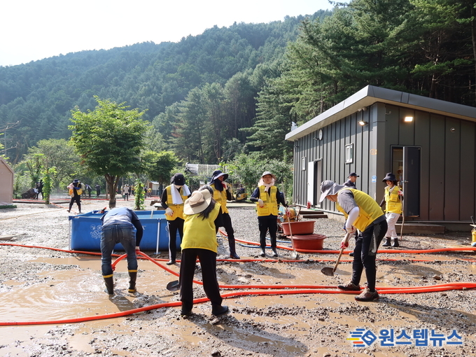 경상원, 가평 호우피해 지역서 수해 복구 봉사활동 구슬땀…상인회 단체 등 일손 도와