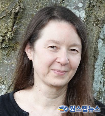 앤 마리 플레밍 감독