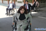 (영상뉴스) 화성시의회 김경희 의장 및 의원들은 제43회 장애인의 날을 맞아 19일 화성시의회에서 장애체험에 동참했다.