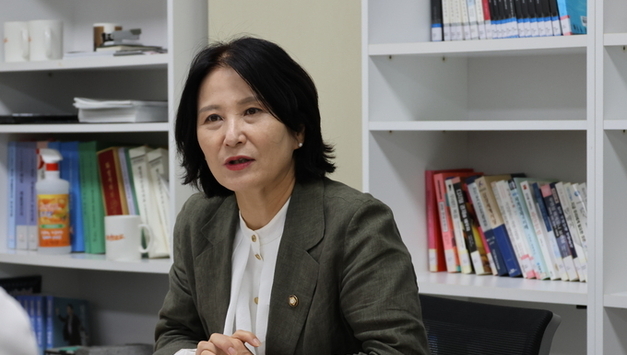 “시민의 작은 목소리, 정책으로 연결하는 것이 나의 책무” 배현경 화성특례시의원, ‘현장 중심’ 의정활동으로 실질적 변화 이끌어
