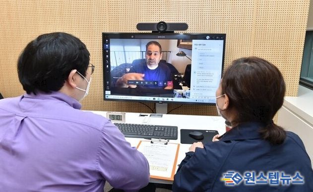 해외바이어와 온라인 수출상담 진행