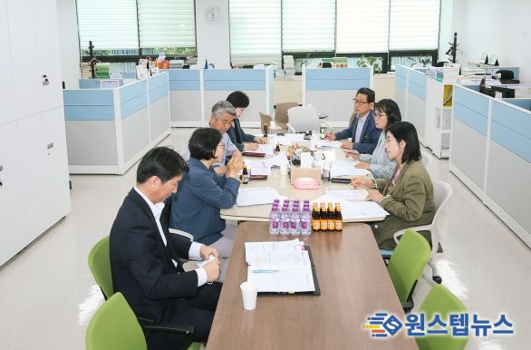 사전보고회 진행중인 경제환경위원들.