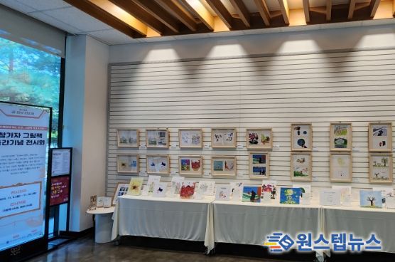 시민작가들의 그림책이 전시된 모습.