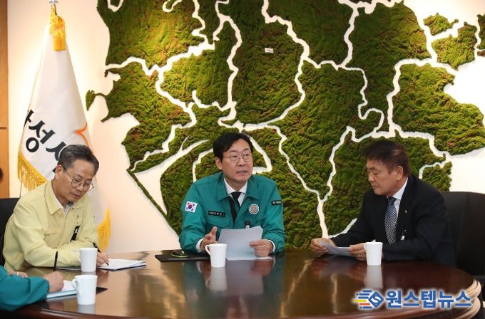 화성시 산업안전본부 설치(왼쪽부터 김광재 화성산업진흥원장, 정명근 화성시장, 안상교 화성상공회의소장)