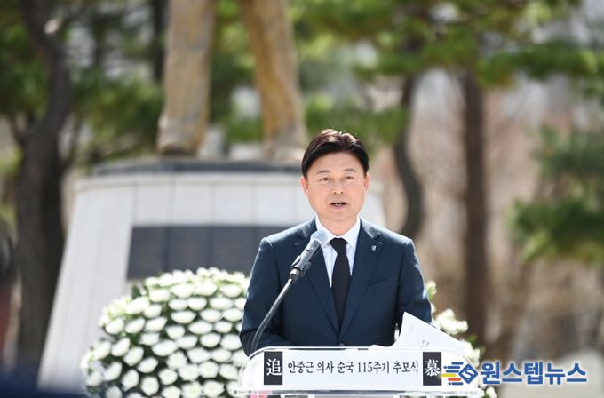 1. 조용익 부천시장이 안중근 의사 순국 115주기 추념식에서 추념사를 전하고 있다