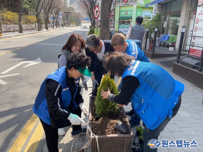 시흥시 장곡동, 주민과 함께하는 아름다운 꽃길 가꾸기로 봄맞이