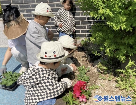 '작은 손으로 피운 큰 꽃' 수원시 팔달구, 손바닥정원에 시민 손길을 더하다