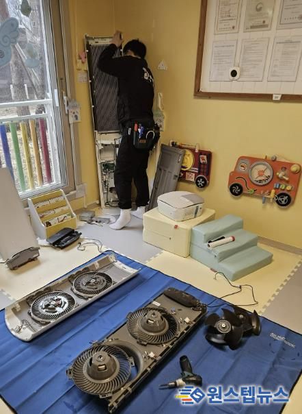 에어컨 클리닝 작업 모습