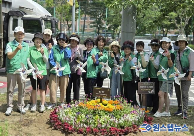 구리시 교문2동, '풀 내음 가득한 거리 조성' 기간단체와 함께 여름꽃 식재 나서