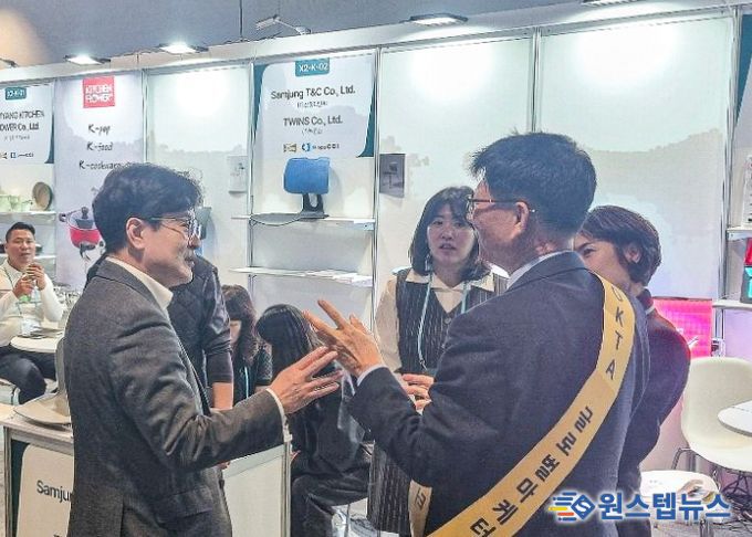 김병수 시장은 지난해 김포 관내 기업들의 유럽 판로 확대를 위해 오스트리아 비엔나에서 열리고 있는 ‘2024 KOREA BUSINESS EXPO VIENNA’에 기업인들과 동행해 글로벌 마케터 현지 미팅, 간담회 등에 참여했다.