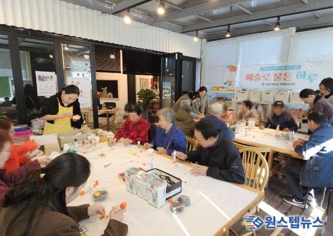 김포시, 치매쉼터 어르신들의 특별한 미술관 나들이 ‘예술로 물든 하루’ 운영