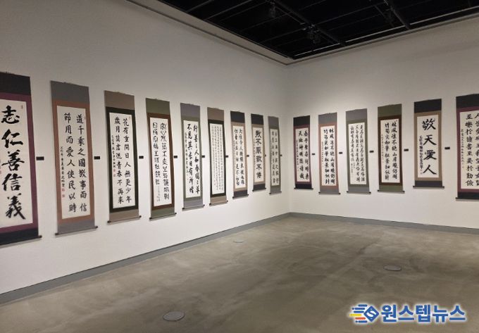 문화예술동아리 전시회 모습