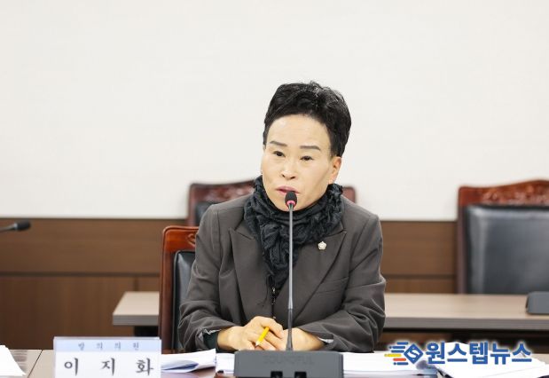 이지화 의원이 지난 28일 제299회 임시회 도시환경위원회에서 ‘안산시 석면안전관리 및 지원에 관한 조례안’에 대해 설명하고 있다.