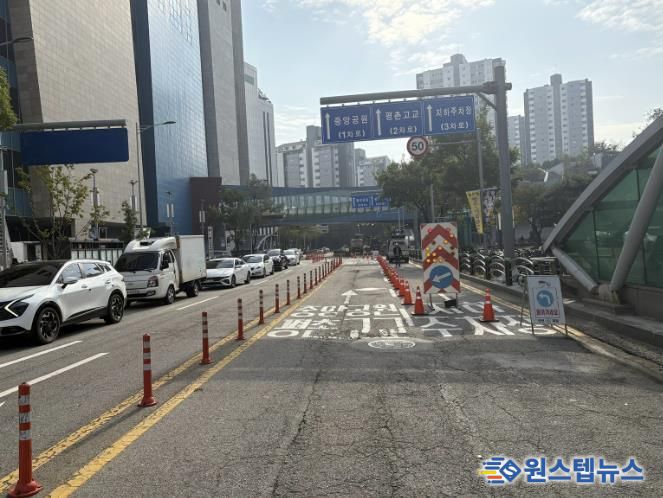 GS파워의 열수송관 파열사고가 발생한 안양 범계역 인근 모습 사진(2025년 10월 31일 오전 10시경)