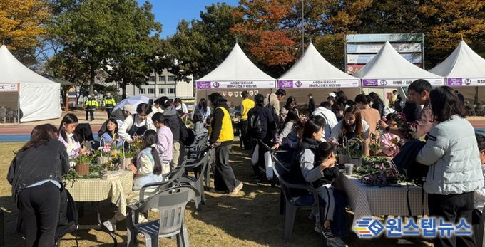 지난 1일 광명시민체육관 일대에서 제10회 광명시청소년진로박람회 ‘진로야! 광명하자!!’가 진행 중이다.