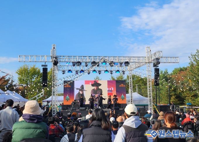 코스튬으로 한미 참가자가 하나된 ‘한미 연말 축제’