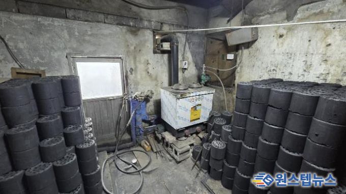 시흥재가노인통합지원센터, 금이동 저소득 어르신 가정에 연탄 300장 전달