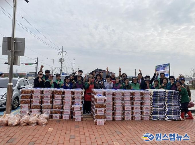 파주시 월롱면 새마을회, 관내 기업과 협력해 ‘이웃사랑 김장김치·쌀 나눔 행사’… 희망과 온기 전해