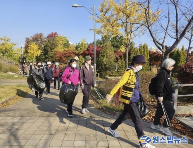 시흥시 '걷고! 줍고! 건강하고!' 가을 정취 속 플로깅으로 환경과 건강 챙겨