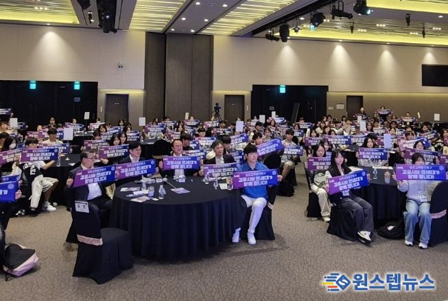 김포시는 지난 9월 21일 진로진학 멘토링 발대식을 개최했다.(단체사진)