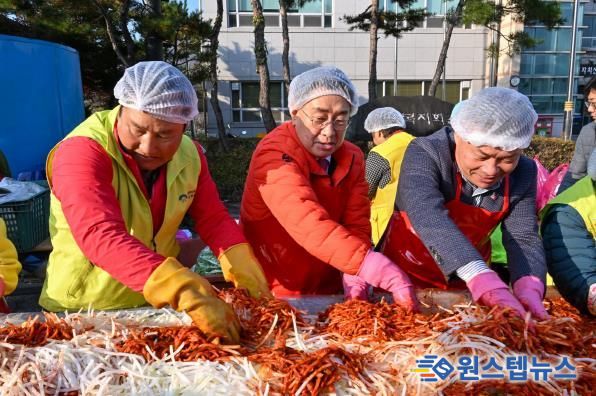 양평군 양동면 지역사회보장협의체, '동절기 김장 나눔'으로 지역의 온기 전달