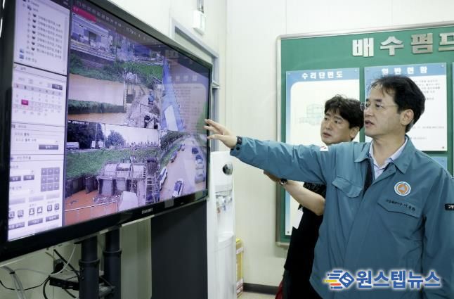 지난 8월 강매배수펌프장 현장점검 중인 이동환 고양특례시장