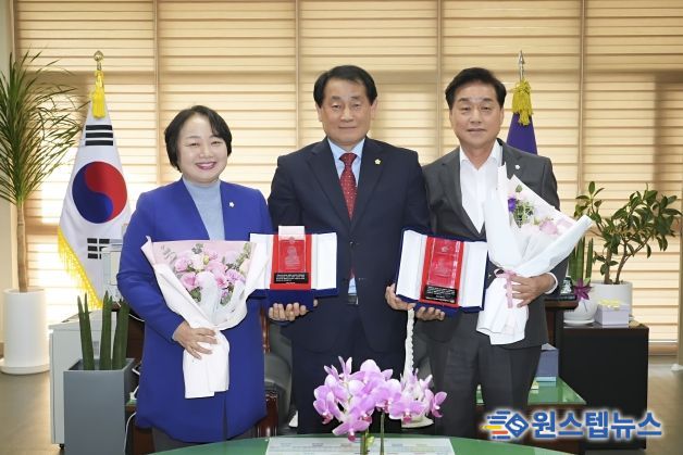 안동시의회 권기윤·정복순의원 2025년 경상북도 의정봉사대상 수상
