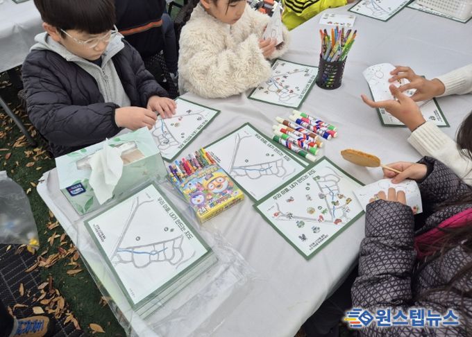 ‘우리 마을 지도’ 만들기에 참여한 어린이들