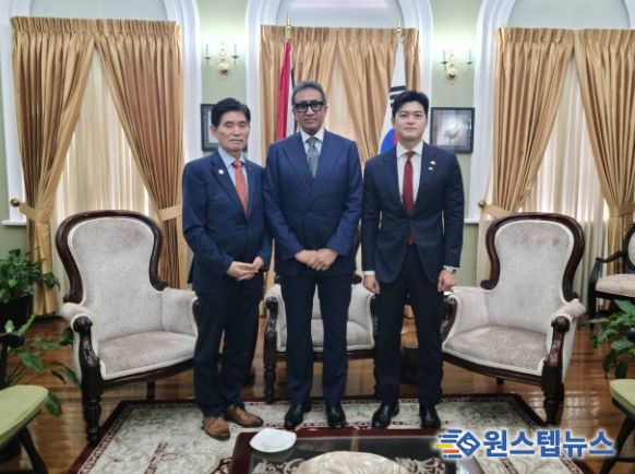 김용태 의원과 트리비다드 토바고 하원의장 면담(좌로부터 주 트리니다드 토바고 대한민국 권세중 대사, Jagdeo Singh 작데오 싱 트리니다드토바고 하원의장, 김용태 의원)