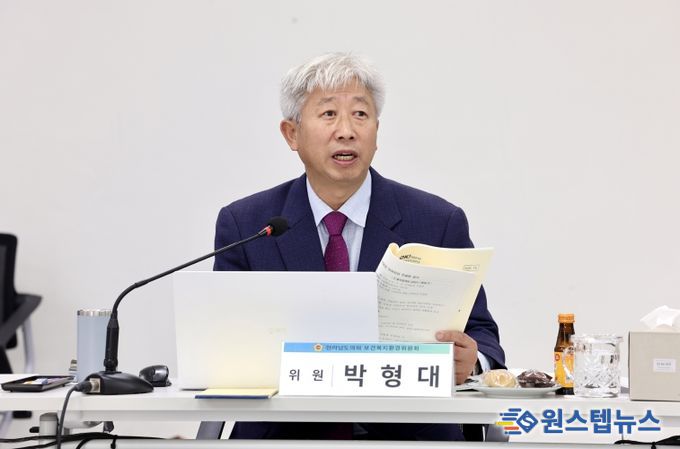 박형대 의원(진보당·장흥1)이 지난 12일 열린 전남도 환경산림국 행정사무감사에서 질의하고 있다.