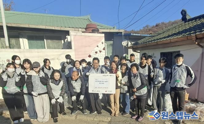 구리시 교문1동, 교문리교회 도르가봉사회로부터 연탄 900장 후원받아