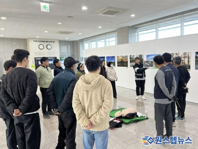 도라전망대 로비에서 직원들을 대상으로 심폐소생술 및 응급처치 교육진행