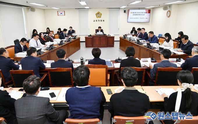 경남도의회 교육위원회, 학교정책국·행정국 행정사무감사 실시