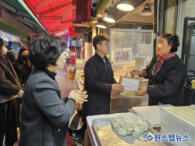 지난 15일 부천시약사회는 부천제일시장 상인들에게 일반의약품을 무료로 배부했다.