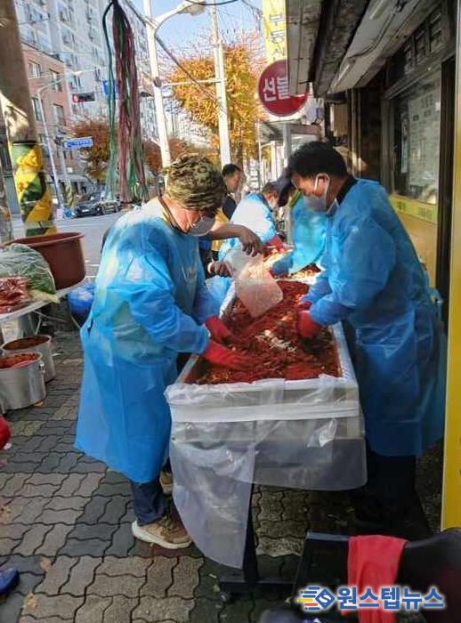 의정부시 가능동 가재울적십자봉사회, 취약계층 위한 김장김치 기탁