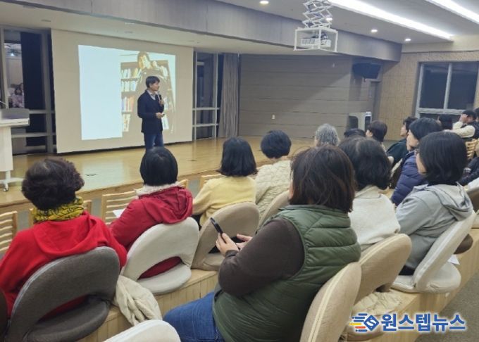 충청북도 진천군을 방문해 역량강화교육을 듣고 있는 고양시 문화관광해설사