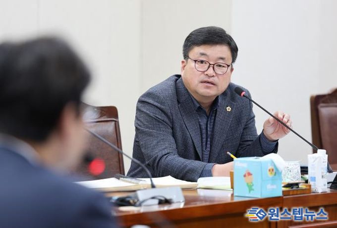 모정환 의원 기획행정위원회에서 질의 모습 사진 첨부