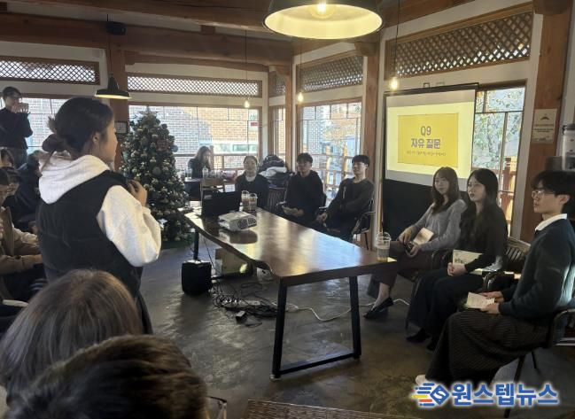 이주배경청소년 선·후배가 교류하는 진로콘서트를 열고 있다.