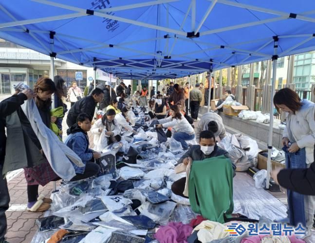 시흥시외국인복지센터 사랑이 담긴 손길, 겨울철 외국인 주민 의류 나눔 행사 진행