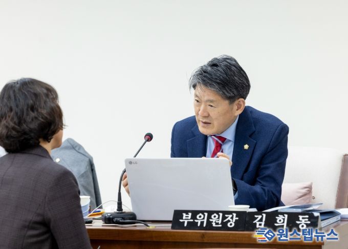행정사무감사 중인 강서구의회 미래복지위원회 김희동 부위원장