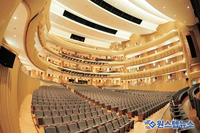 1,887석의 좌석을 갖춘 오페라극장인 고양아람누리 아람극장