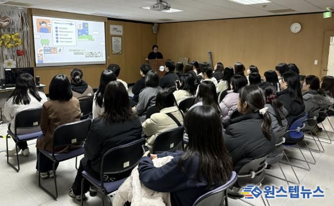 안산시 청년인턴사업 참여자들이 27일 국민연금공단 안산지사에서 하반기 기업탐방 프로그램을 진행하고 있다.